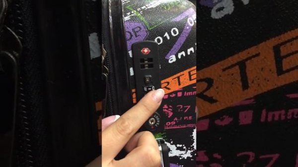 Кодовый замок TSA-007 на чемоданах Airtex.