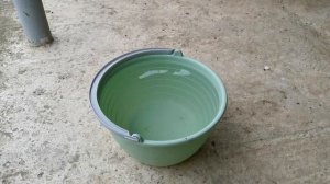 Начинаю открывать виноградник. Приготовление Бордосской смеси 3% и обработка сада.