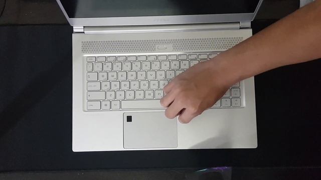 HOW TO: Remove Laptop Stickers (Quick Tutorial) смотреть онлайн