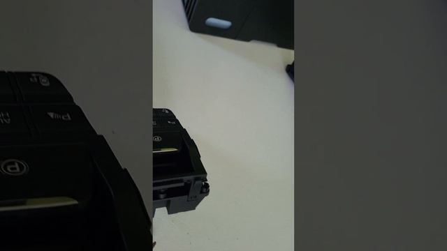 Hyundai Tucson 2017 Electronic Parking Brake Switch RHD Repair 3 of 4 смотреть онлайн