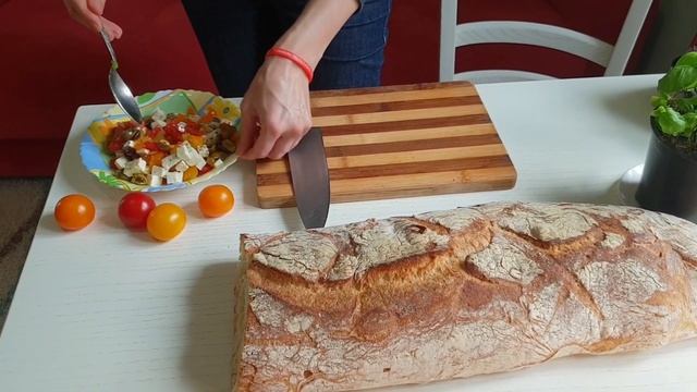 Брускетта с помидором и фетой. Итальянская закуска смотреть онлайн