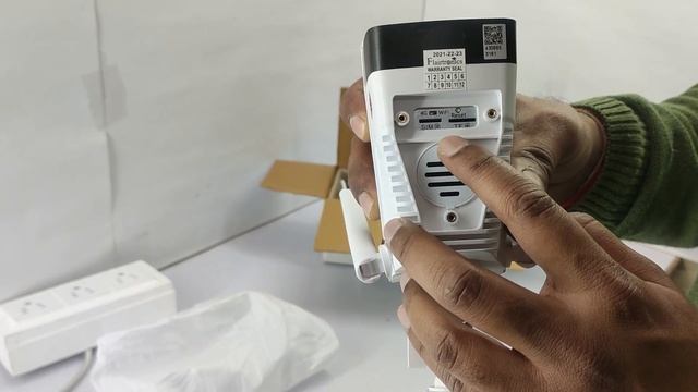 Unboxing of Flairtronics surveillance systems 4G sim-based IP camera with memory card support. смотреть онлайн