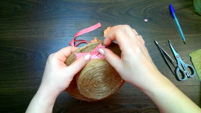 Идеи дачного декора. Как сделать шляпку из картона и джута. Простые вещи. смотреть онлайн