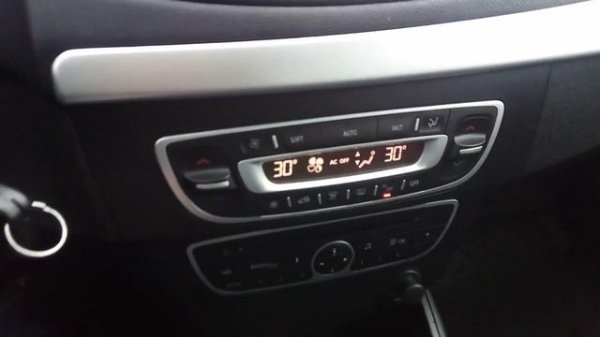 Обзор  Renault Fluence  2011 с пробегом 50 000км