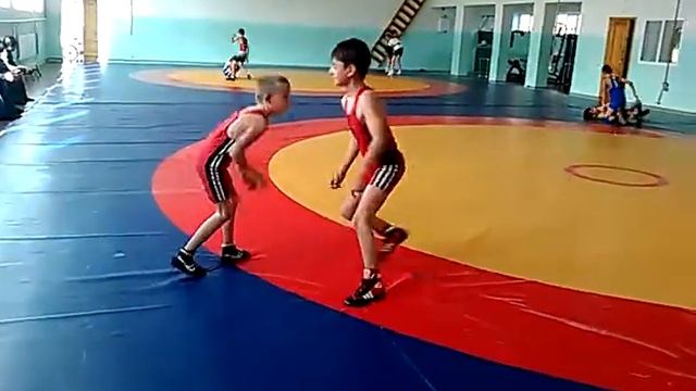 тренировки Абдурахман, будущий чемпион мира. смотреть онлайн
