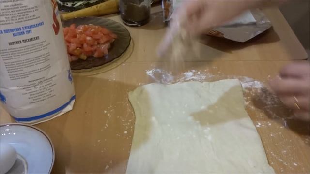 Куриные конвертики из слоеного теста: пирожки с курицей смотреть онлайн