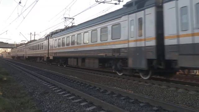 ЭД4М-0451 "Фирменный экспресс" следует у пл. Вешняки. смотреть онлайн