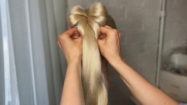 ОЧЕНЬ КРАСИВАЯ ПРИЧЁСКА НА 1 СЕНТЯБРЯ ЗА 5 МИНУТ! БАНТ ИЗ ВОЛОС! Very easy hairstyle for school ? смотреть онлайн