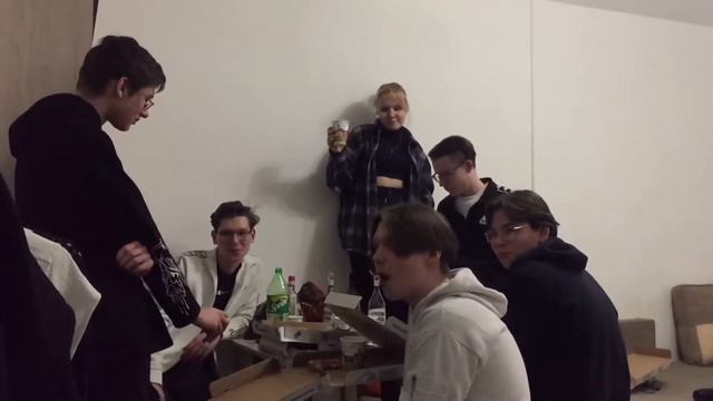 горизонтальные видео с моего телефона за два года под музончик ??? смотреть онлайн