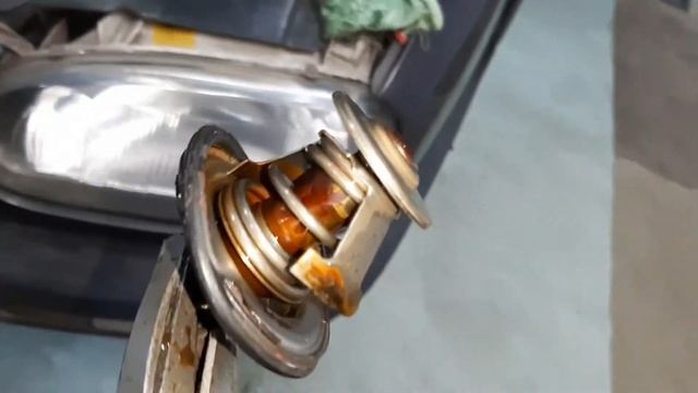 VW Golf 3. Замена термостата смотреть онлайн