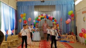 танец на выпускной "До свидания детский сад"