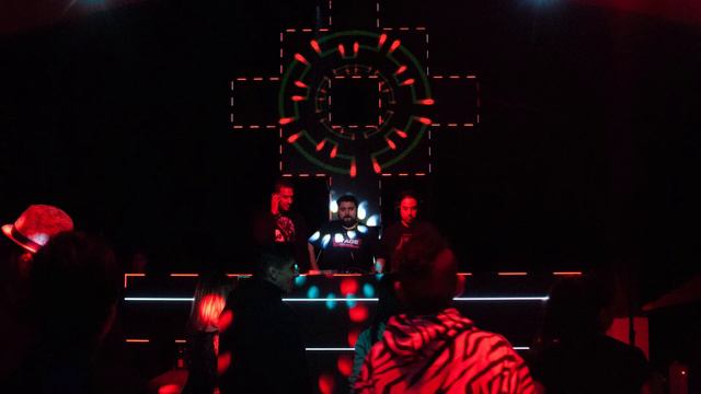 Enrico Chirchiello, Dario Coiro - Sambado смотреть онлайн