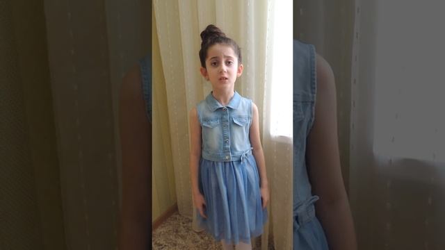 Ариша Джаббарова читает стих "Баллада о красках" Роберт Рождественский смотреть онлайн