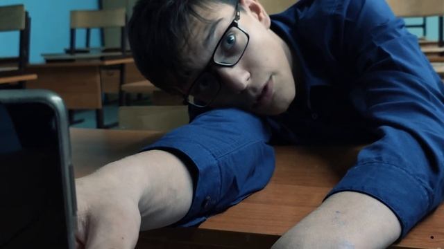 Поздравление мальчиков 10 класса для девочек с 8 марта! смотреть онлайн