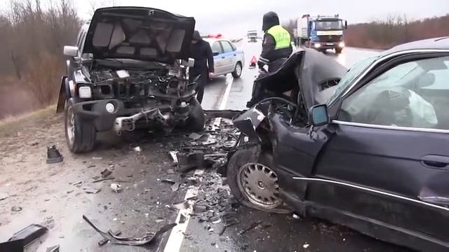 Лобовое ДТП Hummer H3 vs BMW смотреть онлайн