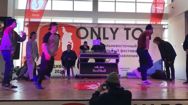 Dance Centre ONLINE / Отборы в breaking 3 на 3 (Никита, Леша, Артем) смотреть онлайн