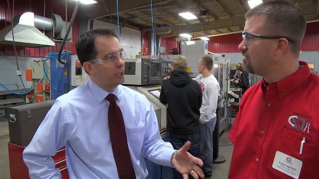 Governor Scott Walker Visits Cardinal Mfg at Eleva Strum High School смотреть онлайн