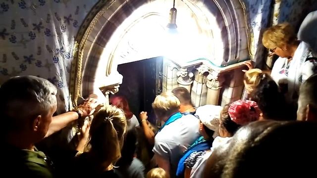 ВХОД В ПЕЩЕРУ ГДЕ РОДИЛСЯ ГОСПОДЬ смотреть онлайн