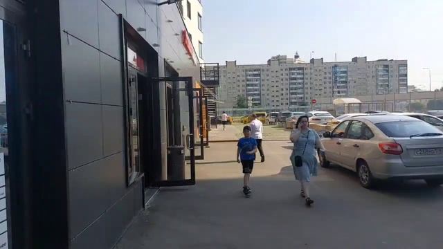 Санкт-Петербург, Пулковское шоссе, 14с6 15.06.23. Четверг 17.07 вечерний трафик(видео от входа) смотреть онлайн