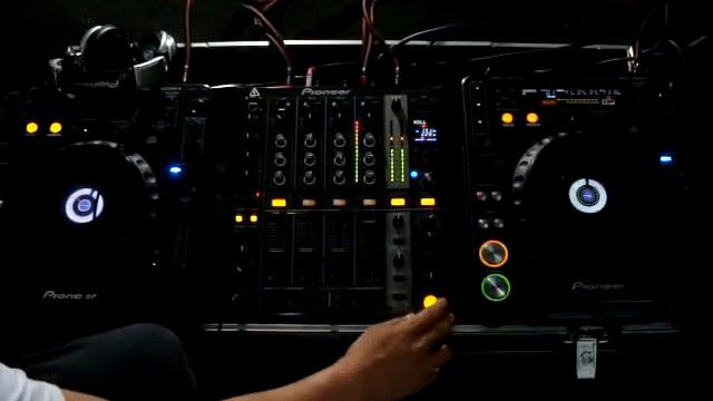 DJTIJS WITH A PIONEER MIXER 1 смотреть онлайн