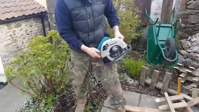 cutting up pallets with a makita circular saw (model 5704r) смотреть онлайн