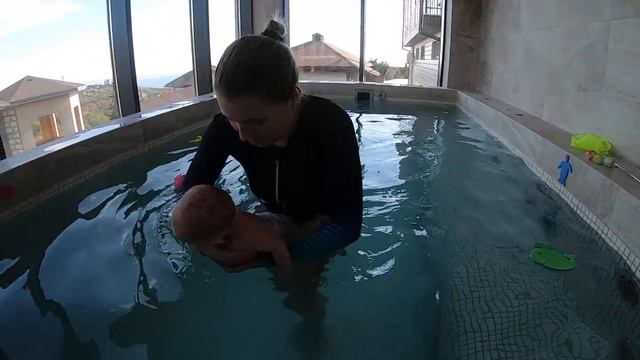 Грудничковое плавание. 3-е занятие. Часть 1. смотреть онлайн