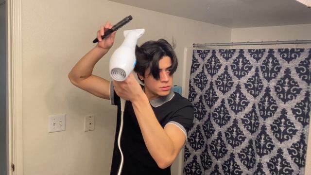 90s Middle Part Hairstyle Tutorial смотреть онлайн