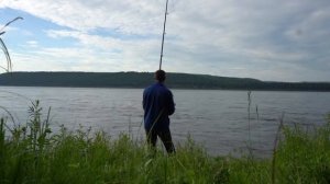 Рыбалка на хариуса на Ангаре с берега. Жарим гадюку.