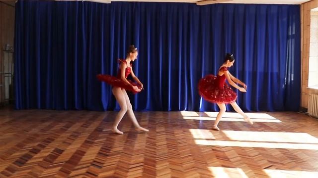 Варіація "Графині Вишеньки". З балету "Чіполліно", муз. К. Хачатурян. Ансамбль "Сузір'я" смотреть онлайн