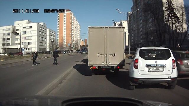 Водила вылечил молодого быдлячка. Отправил в нокдаун на 30 секунде смотреть онлайн
