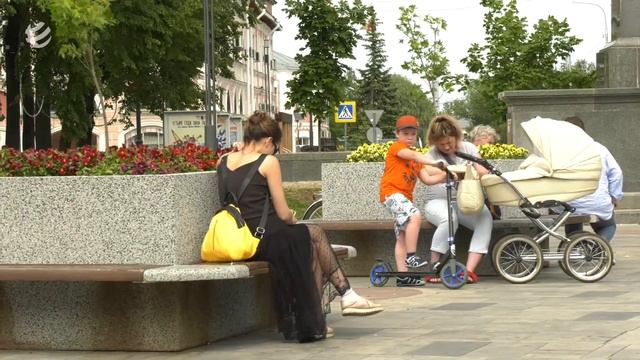 У службы благоустройства с каждым летним днём работы всё больше смотреть онлайн