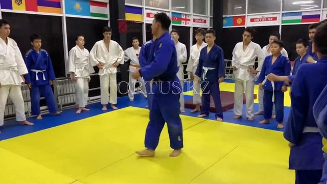 JUDO - Sasae Tsurikomi Ashi. Дзюдо - Передняя просечках под выставленную ногу с уходом с линии атак смотреть онлайн