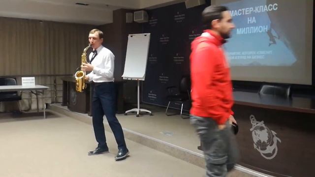 "На разогреве" у Тимура Исякаева ;) - Бизнес Молодость - Саксофонист Максим Иванычев - Новосибирск смотреть онлайн