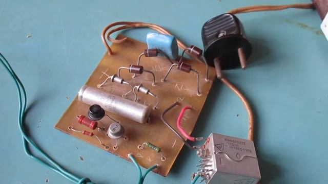 Автомат Уличного освещения .В тёмное время он включает свет . смотреть онлайн