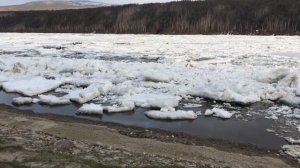 Ледоход на реке Витим.