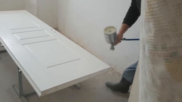 Как Покрасить двери. покраска комнатных дверей с помощью Покрасочного пистолета