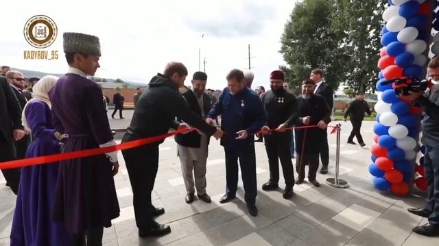 Рамзан Кадыров - Сегодня день рождения у моего дорогого старшего СЫНА Хамзата Кадырова. смотреть онлайн