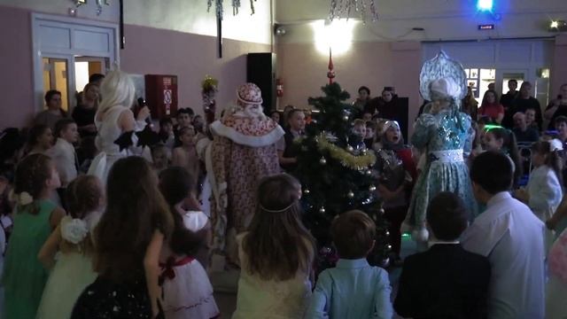 Новогодний утренник первых классов Щегловской СОШ 2018г. смотреть онлайн