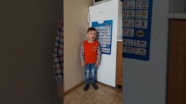 Ярослав читает стихотворение тем,кто спешит на помощь. смотреть онлайн
