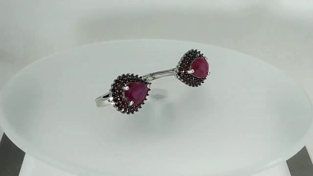 Серьги с натуральными африканскими рубинами 8х6 мм и мозамбикскими гранатами Серебро 925 смотреть онлайн