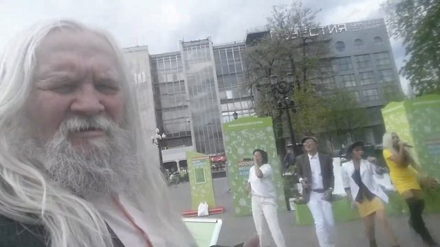 Репортаж от памятника Пушкина песни танцы весна 2019 смотреть онлайн