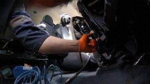 How to remove the Ford Transit gearshift cable / Как снять трос переключения КПП