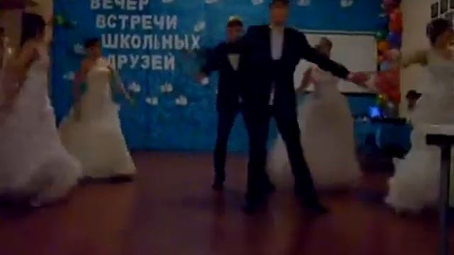 Вальс на встрече выпускников, 11 класс, 2013 г.) смотреть онлайн