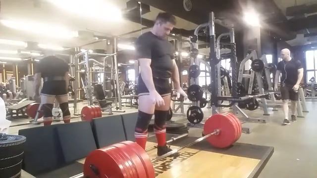 Тренировка с выходом на 370кг на 5 повторов смотреть онлайн
