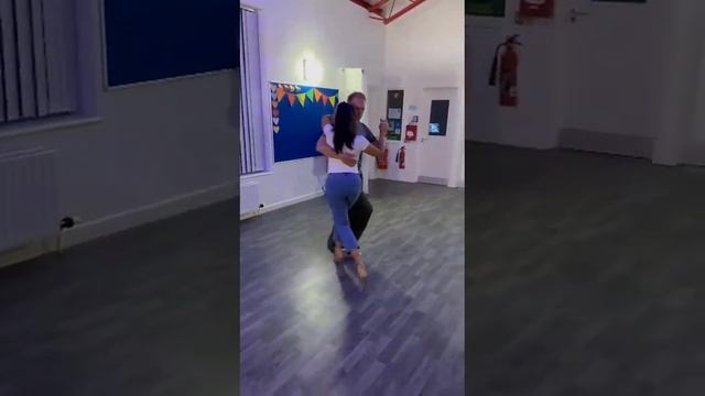 Studio T: Improvisation with walking patterns #improvisation #tango #tangolesson смотреть онлайн