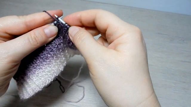 Вязание спицами одежда для куклы шапка с помпоном смотреть онлайн