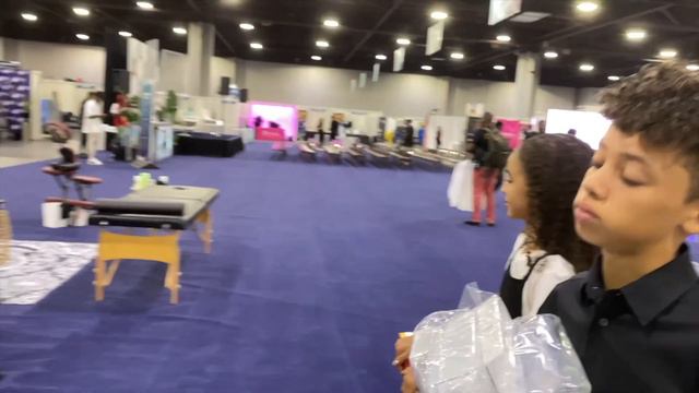 Stand On Business feat. D.A, Layla Sol, & Charlie Rose смотреть онлайн