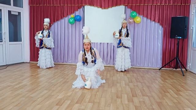 казахский танец девочек смотреть онлайн