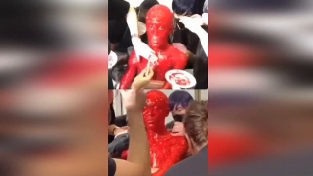 Гоар Аветисян засмеяли за копирование образа «красного фантомаса» Доджи Кэт. смотреть онлайн