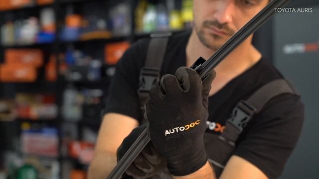 How to change wipers blades / window wipers TOYOTA AURIS 1 (E150) [TUTORIAL AUTODOC] смотреть онлайн